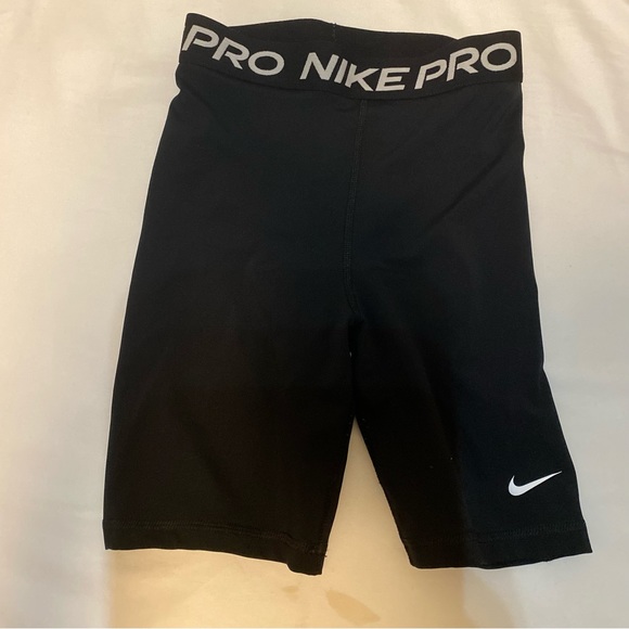 Nike Pro Training 360 shorts Women’s High Waisted black 7 inch inseam Size XS - Picture 1 of 6